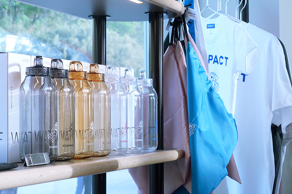 淡路島FrogsFARM KAMOME SLOW HOTEL THE COMPACT(カモメースローホテルザコンパクト)1Fラウンジロビー・ショップ